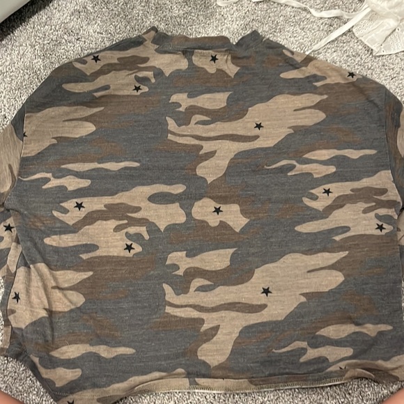 Vintage havannah bell sleeve camo shirt - Picture 2 of 5